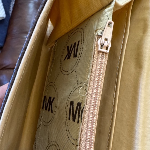 Michael Kors Signature Brown Key Holder - Picture 3 of 6